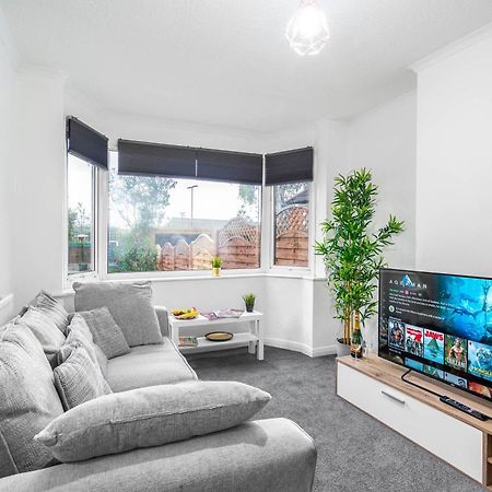 4 Bedroom House - Accommodates 7 - Garden - Parking - Netflix - Wifi - 559T Μπέρμιγχαμ Εξωτερικό φωτογραφία