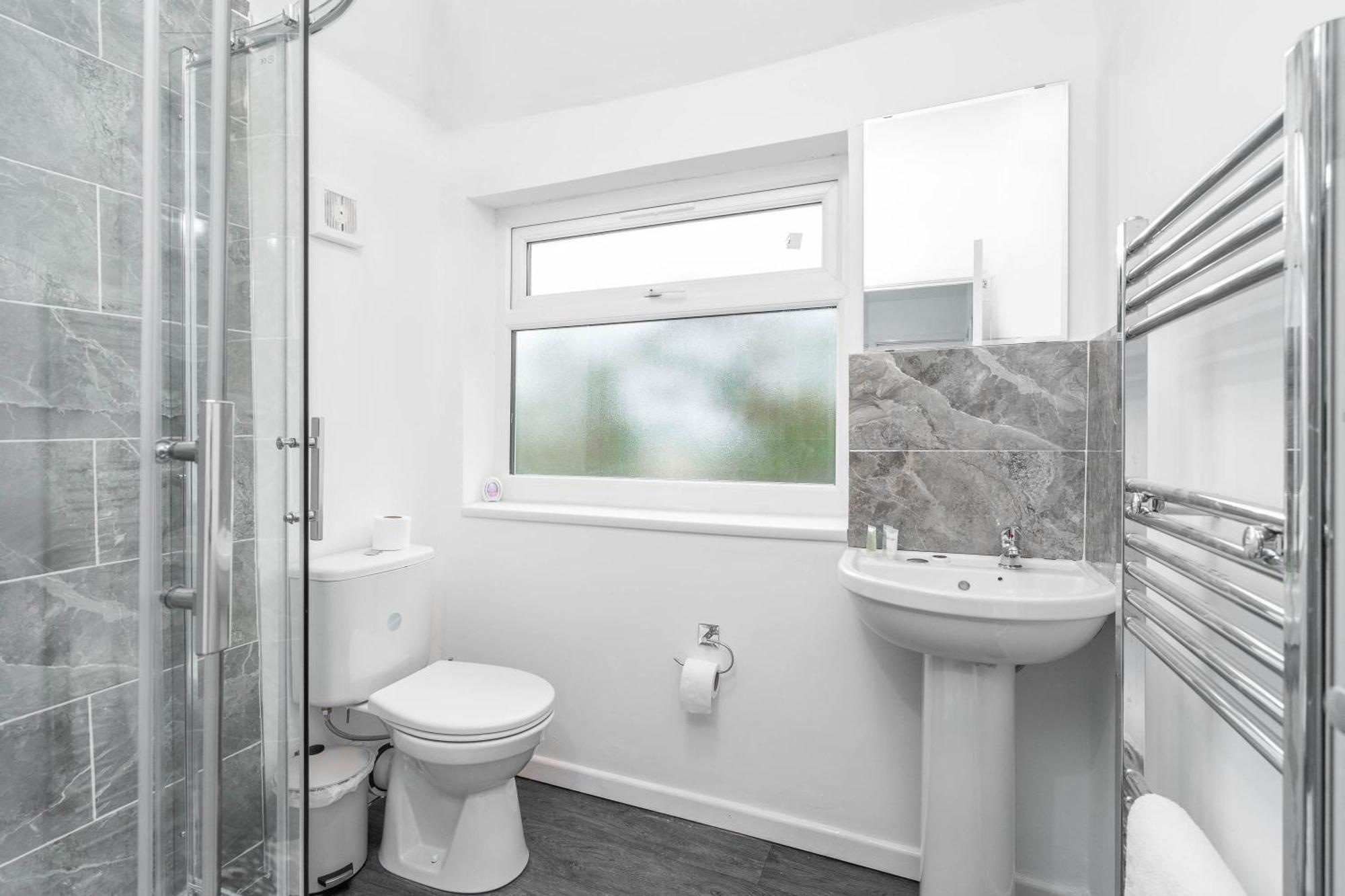 4 Bedroom House - Accommodates 7 - Garden - Parking - Netflix - Wifi - 559T Μπέρμιγχαμ Εξωτερικό φωτογραφία