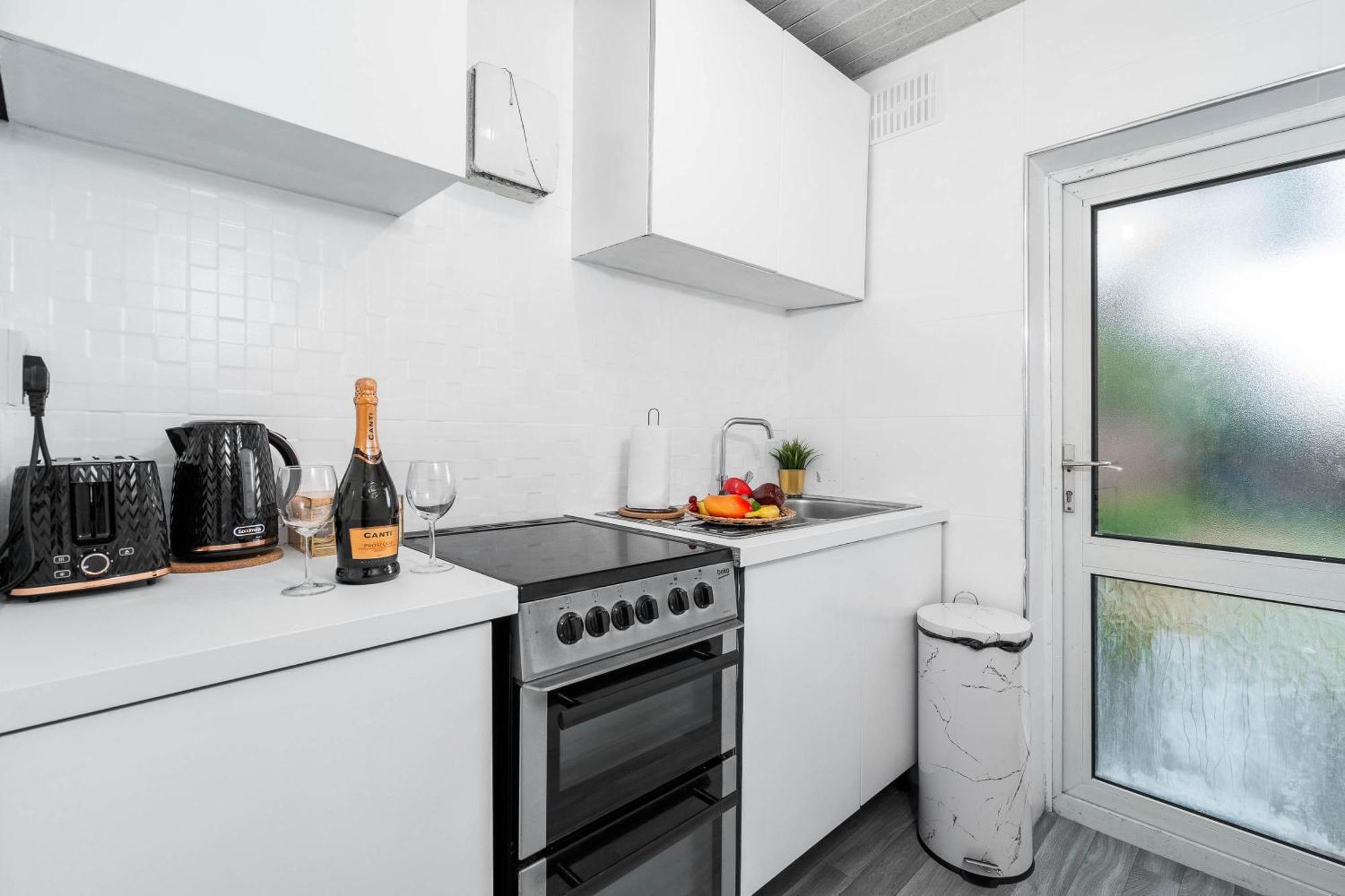 4 Bedroom House - Accommodates 7 - Garden - Parking - Netflix - Wifi - 559T Μπέρμιγχαμ Εξωτερικό φωτογραφία